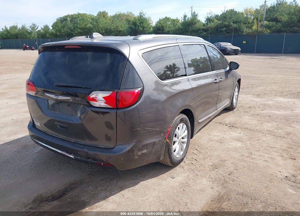 2018 CHRYSLER PACIFICA TOURING L VIN: 2C4RC1BG9JR233607