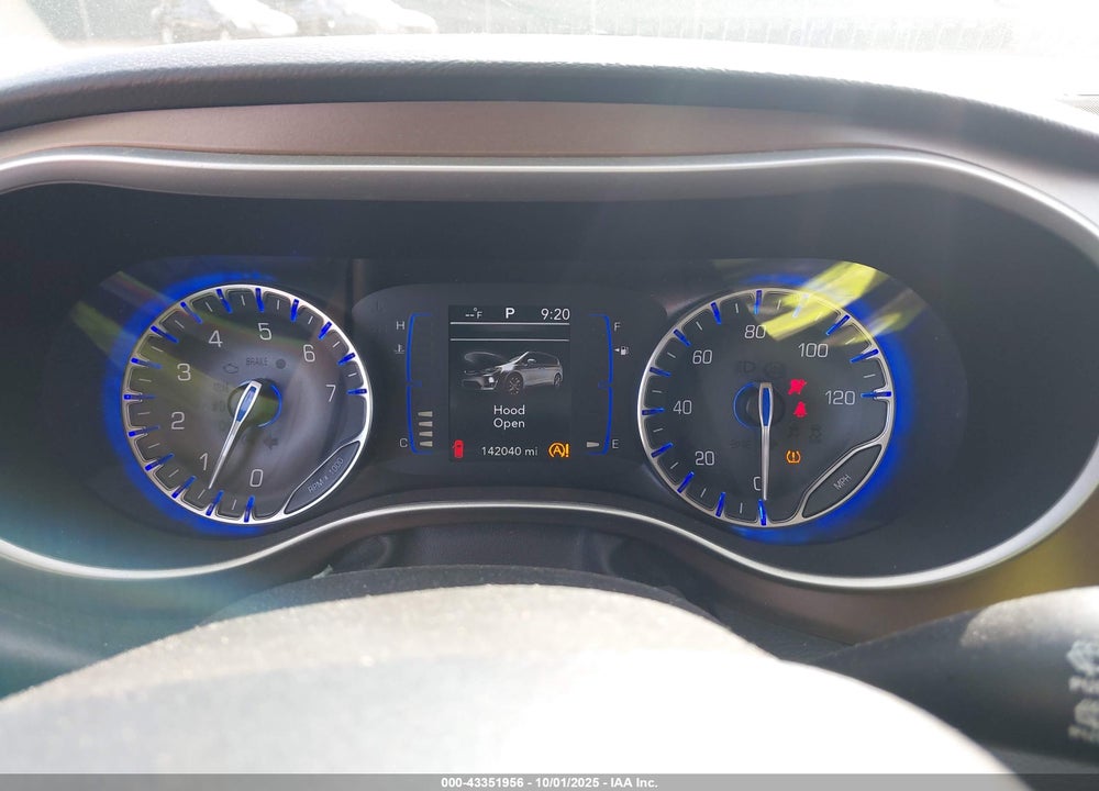 2018 CHRYSLER PACIFICA TOURING L VIN: 2C4RC1BG9JR233607