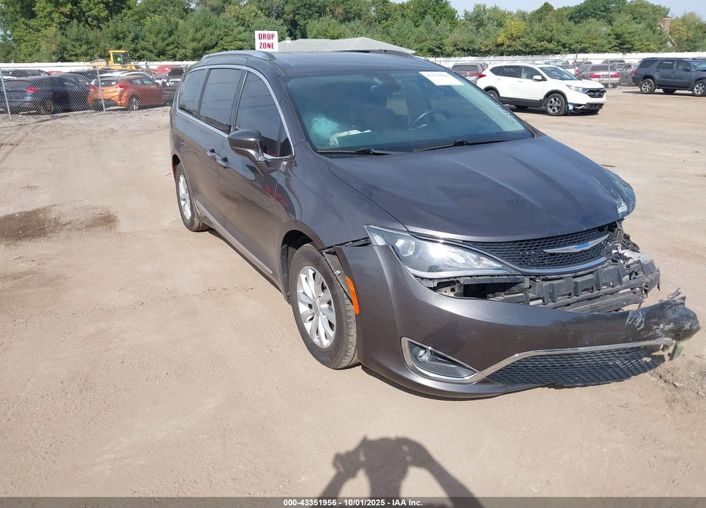 2018 CHRYSLER PACIFICA TOURING L VIN: 2C4RC1BG9JR233607