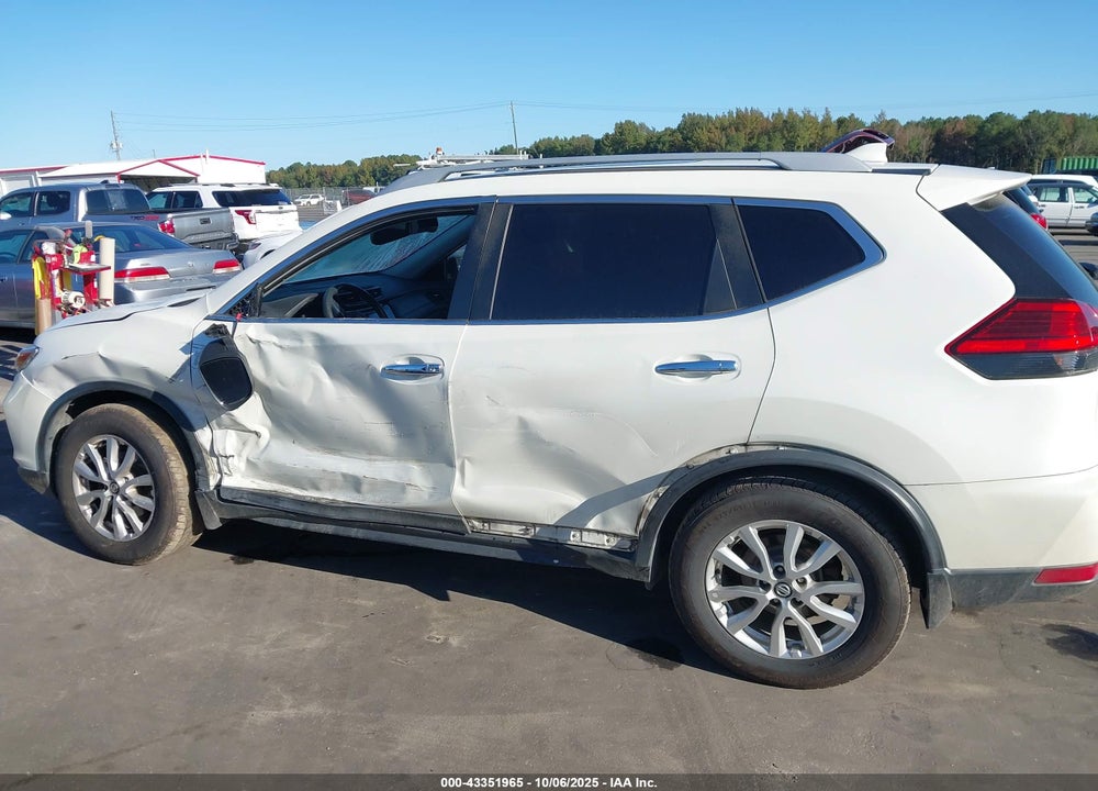 2017 NISSAN ROGUE VIN: 5N1AT2MV1HC732804