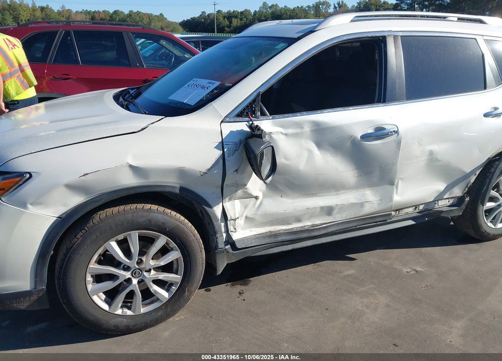 2017 NISSAN ROGUE VIN: 5N1AT2MV1HC732804