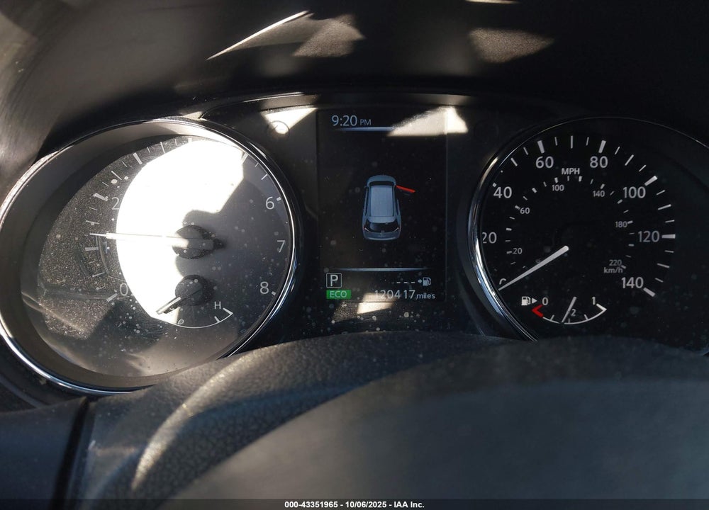 2017 NISSAN ROGUE VIN: 5N1AT2MV1HC732804