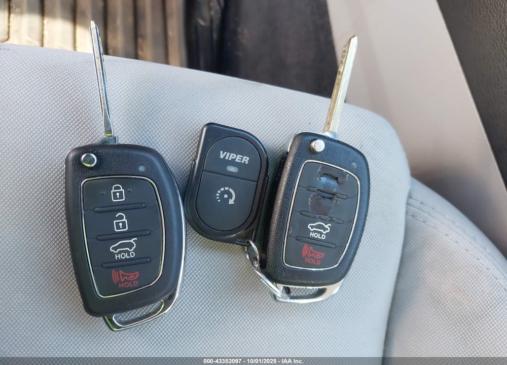 2016 HYUNDAI SONATA SE VIN: 5NPE24AF9GH339556