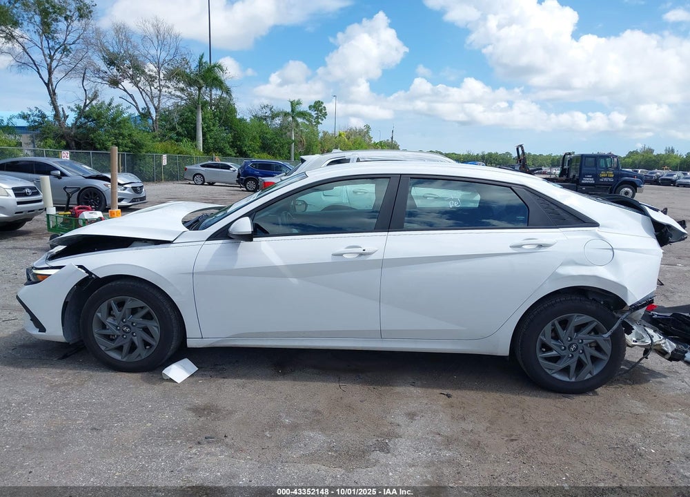 2024 HYUNDAI ELANTRA VIN: KMHLM4DG7RU732367