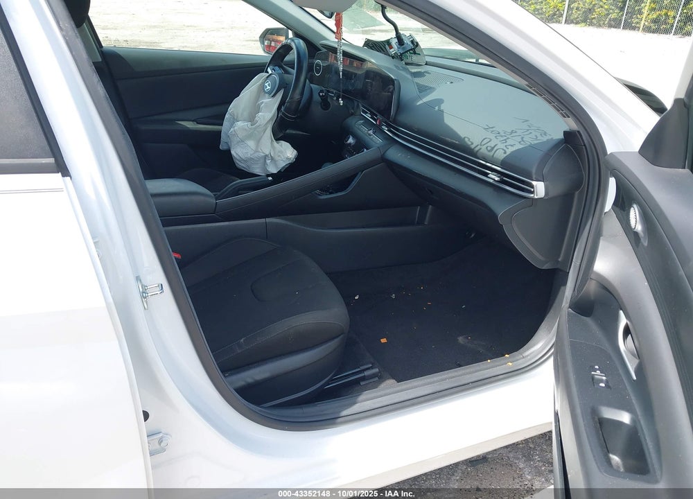 2024 HYUNDAI ELANTRA VIN: KMHLM4DG7RU732367
