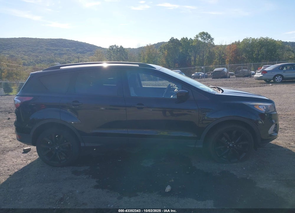 2017 FORD ESCAPE VIN: 1FMCU9G99HUD47742