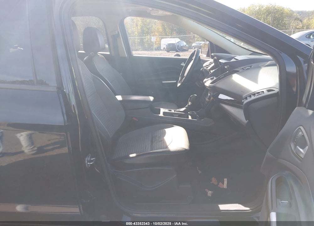 2017 FORD ESCAPE VIN: 1FMCU9G99HUD47742