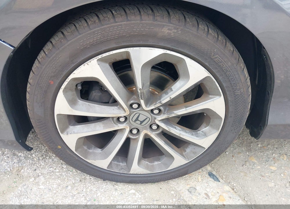 2013 HONDA ACCORD EX-L V-6 VIN: 1HGCT2B81DA010282