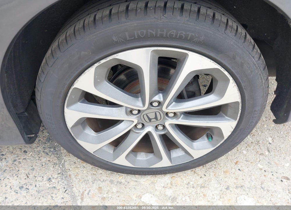 2013 HONDA ACCORD EX-L V-6 VIN: 1HGCT2B81DA010282