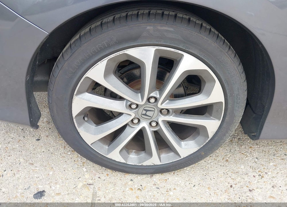 2013 HONDA ACCORD EX-L V-6 VIN: 1HGCT2B81DA010282