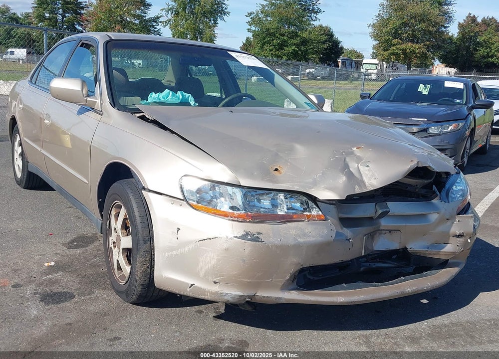 2000 HONDA ACCORD 2.3 SE VIN: 1HGCG6692YA138132