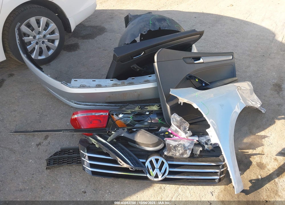 2014 VOLKSWAGEN PASSAT VIN: 1VWBP7A32EC009615