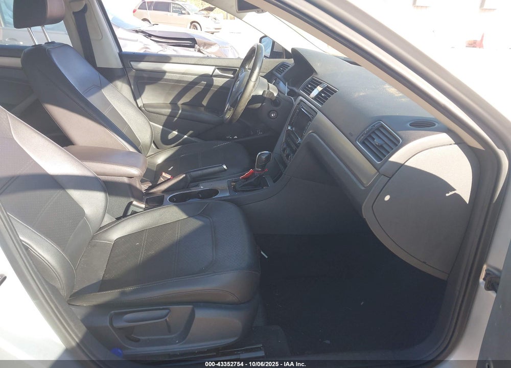 2014 VOLKSWAGEN PASSAT VIN: 1VWBP7A32EC009615