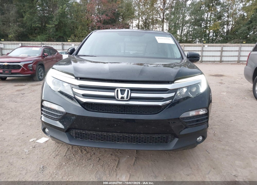 2018 HONDA PILOT VIN: 5FNYF5H56JB001641