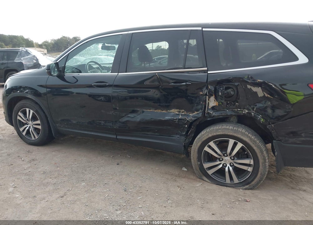2018 HONDA PILOT VIN: 5FNYF5H56JB001641
