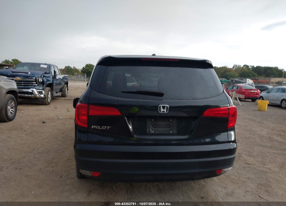 2018 HONDA PILOT VIN: 5FNYF5H56JB001641