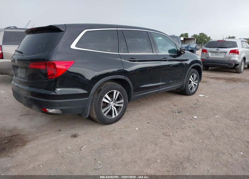 2018 HONDA PILOT VIN: 5FNYF5H56JB001641