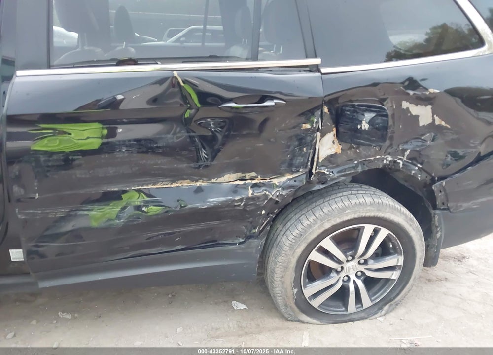 2018 HONDA PILOT VIN: 5FNYF5H56JB001641