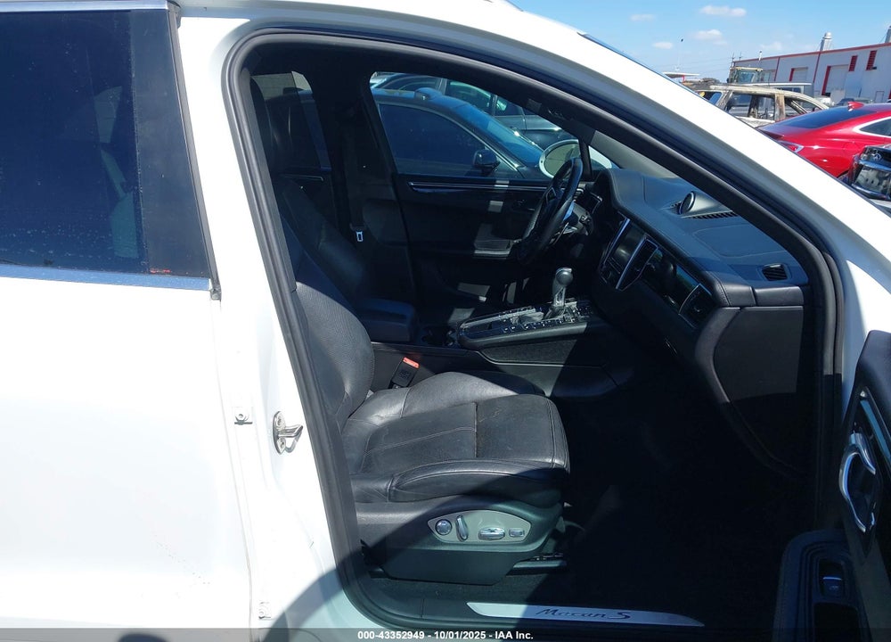 2015 PORSCHE MACAN S VIN: WP1AB2A52FLB51111