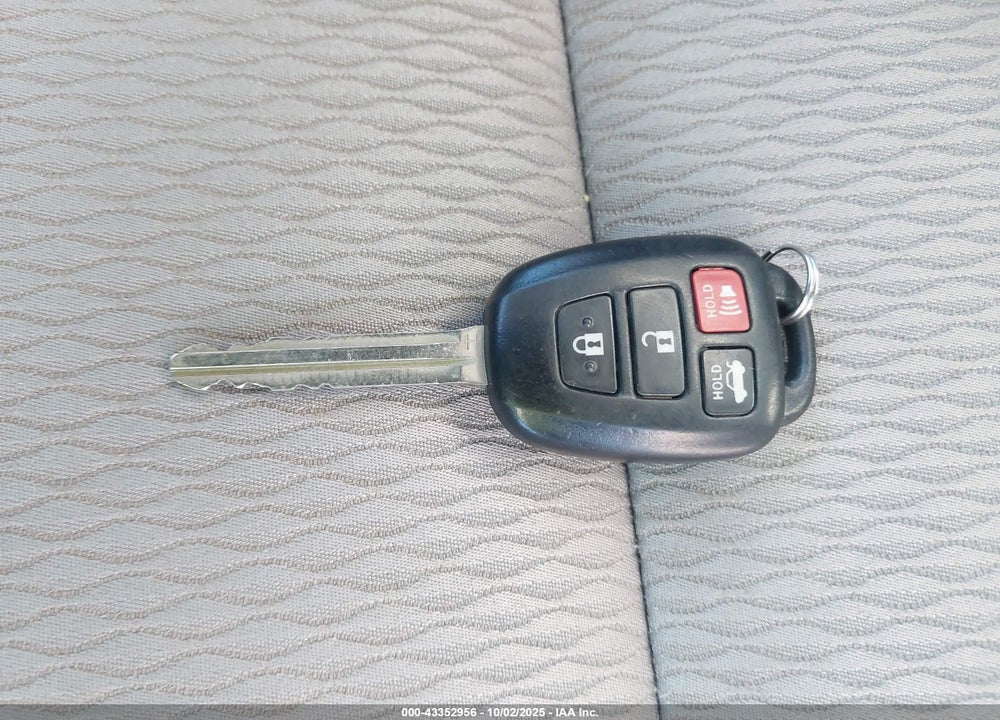2014 TOYOTA COROLLA LE VIN: 2T1BURHE3EC080022