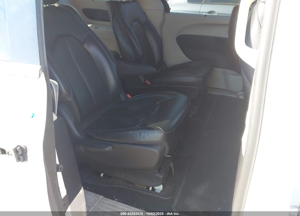 2021 CHRYSLER PACIFICA HYBRID TOURING L VIN: 2C4RC1L72MR606036