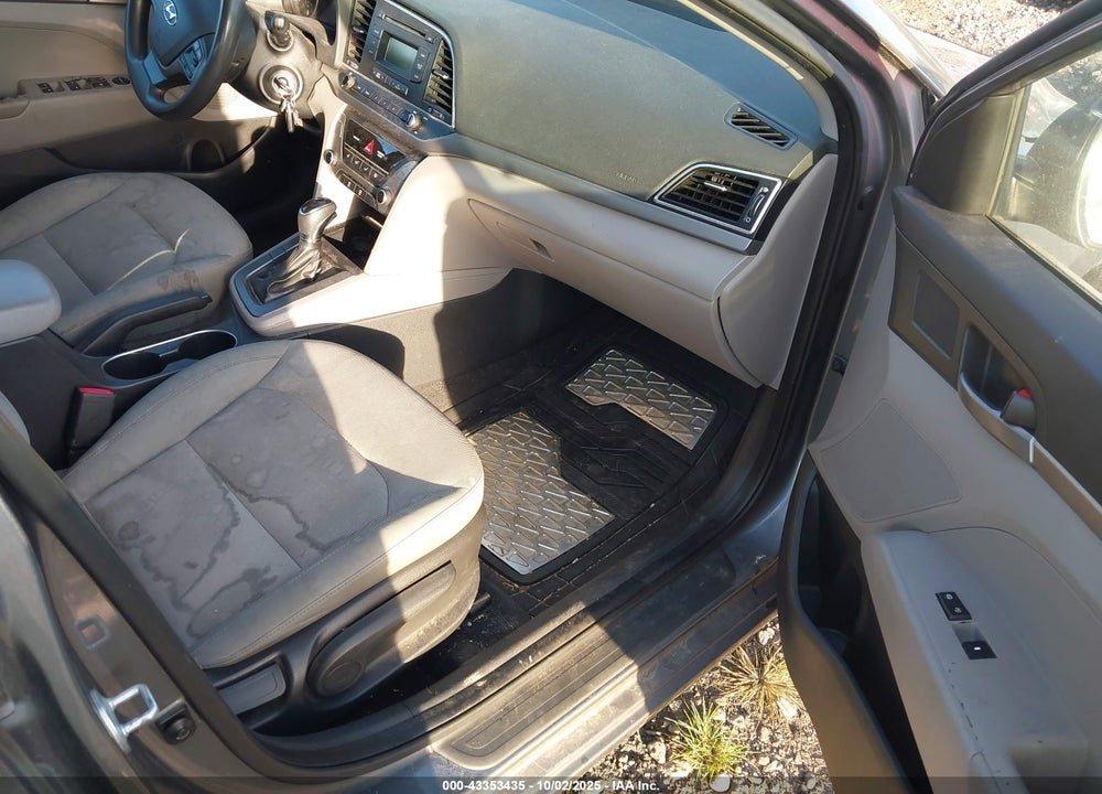 2017 HYUNDAI ELANTRA VIN: KMHD74LF9HU110419