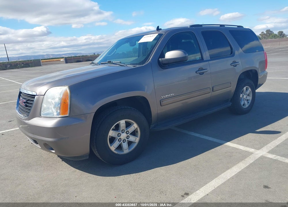 2011 GMC YUKON SLE VIN: 1GKS1AE01BR152196