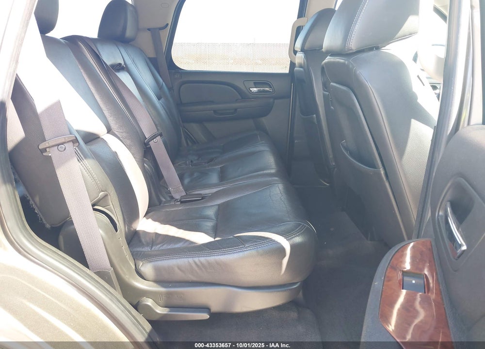 2011 GMC YUKON SLE VIN: 1GKS1AE01BR152196