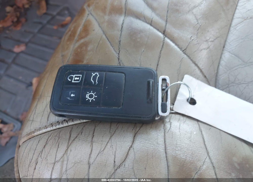 2008 VOLVO V70 3.2 VIN: YV1BW982881020952