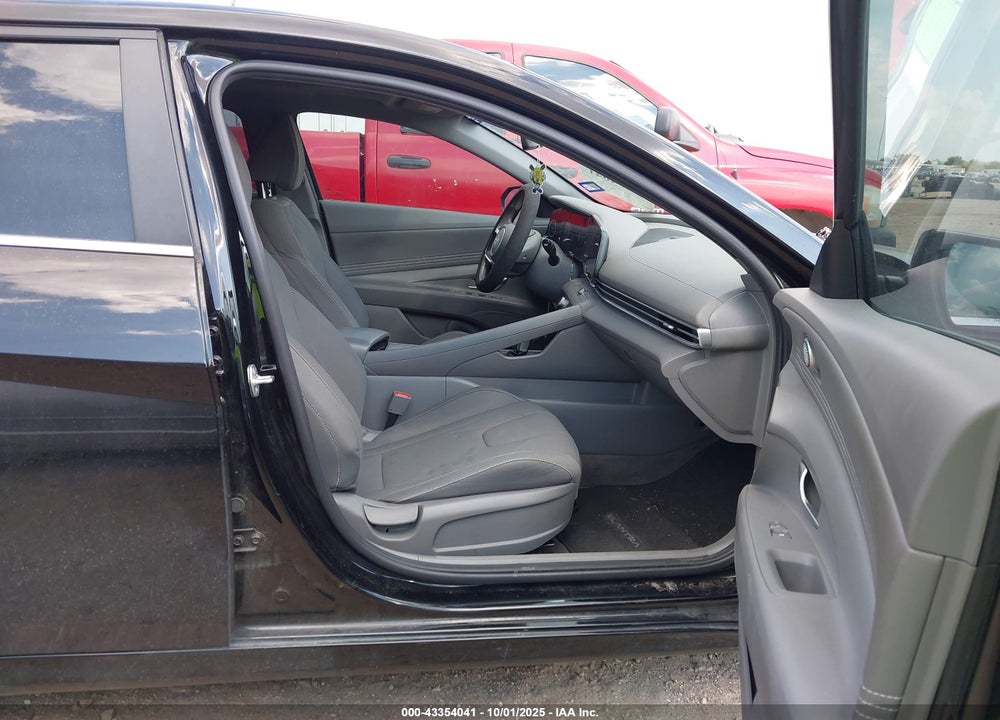 2024 HYUNDAI ELANTRA SEL VIN: KMHLS4DG5RU699083