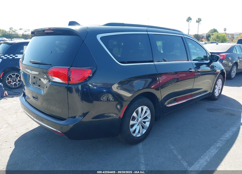 2017 CHRYSLER PACIFICA TOURING L VIN: 2C4RC1BG2HR505800