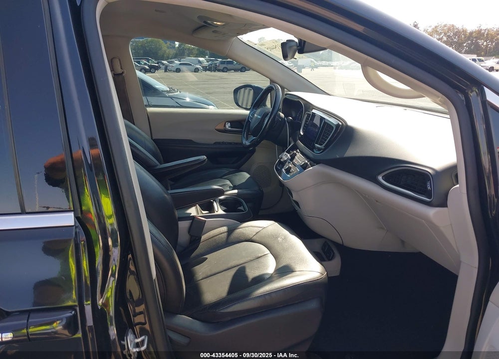 2017 CHRYSLER PACIFICA TOURING L VIN: 2C4RC1BG2HR505800