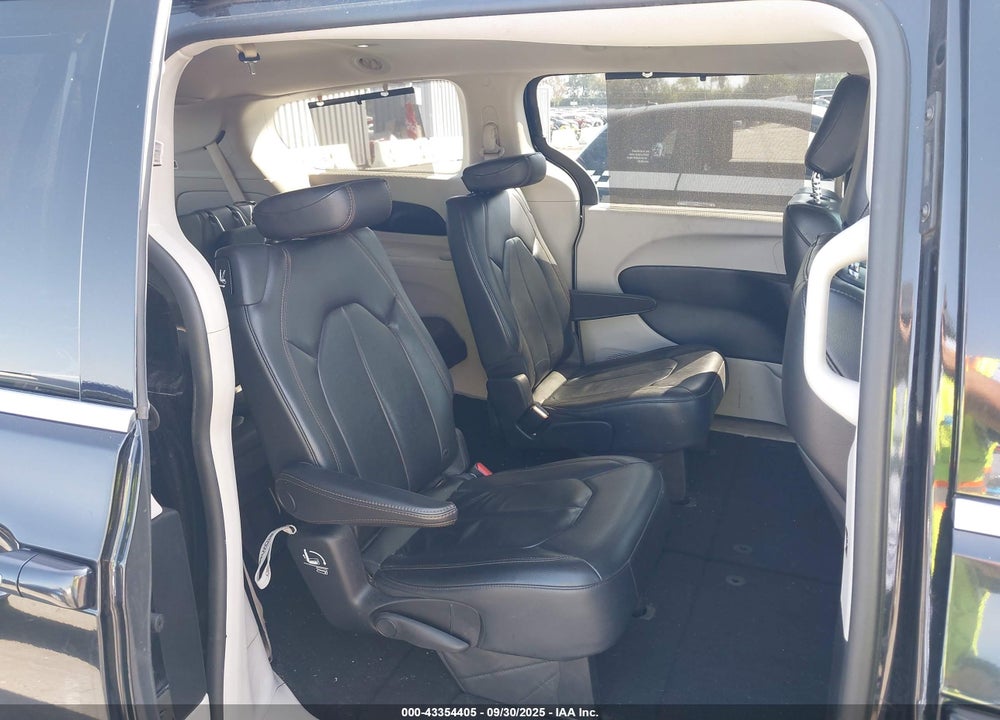 2017 CHRYSLER PACIFICA TOURING L VIN: 2C4RC1BG2HR505800