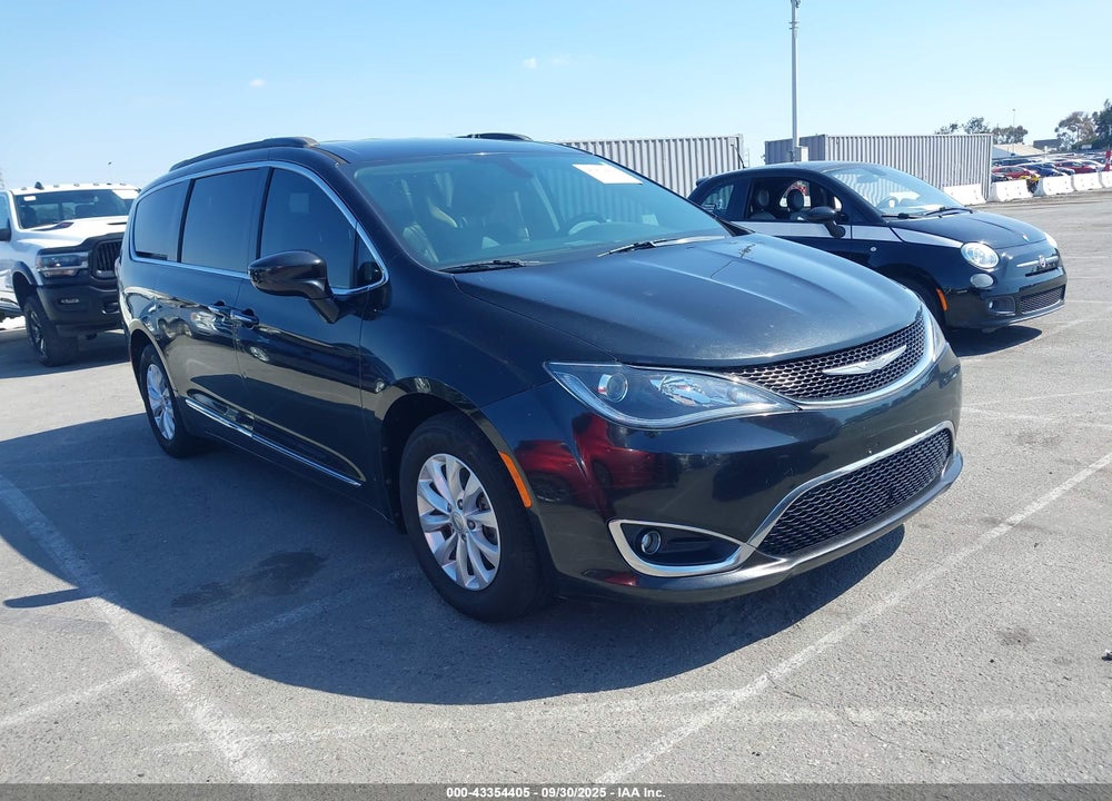 2017 CHRYSLER PACIFICA TOURING L VIN: 2C4RC1BG2HR505800