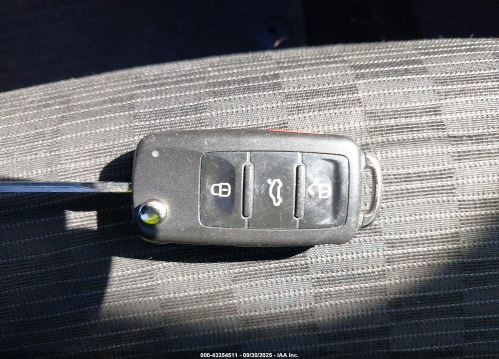 2013 VOLKSWAGEN TIGUAN VIN: WVGAV3AX6DW569033
