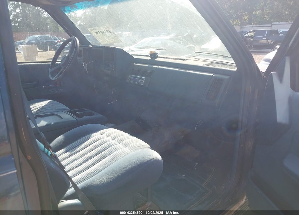 1994 CHEVROLET SUBURBAN C1500 VIN: 1GNEC16K8RJ356772