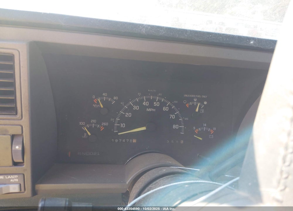 1994 CHEVROLET SUBURBAN C1500 VIN: 1GNEC16K8RJ356772
