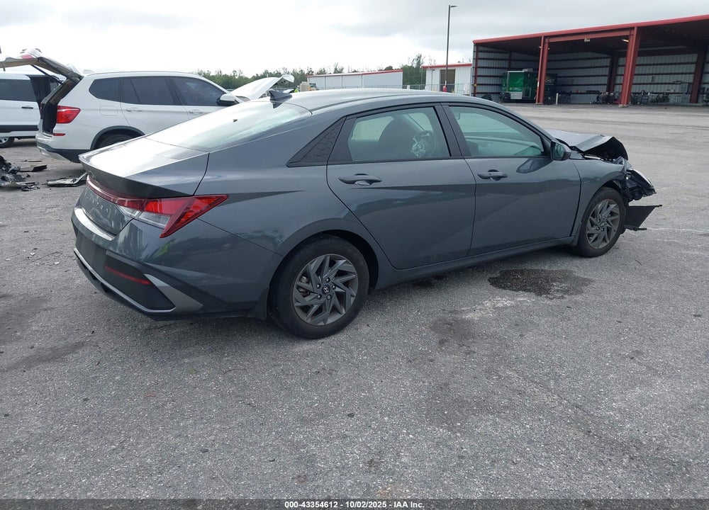 2024 HYUNDAI ELANTRA VIN: KMHLM4DG8RU749226
