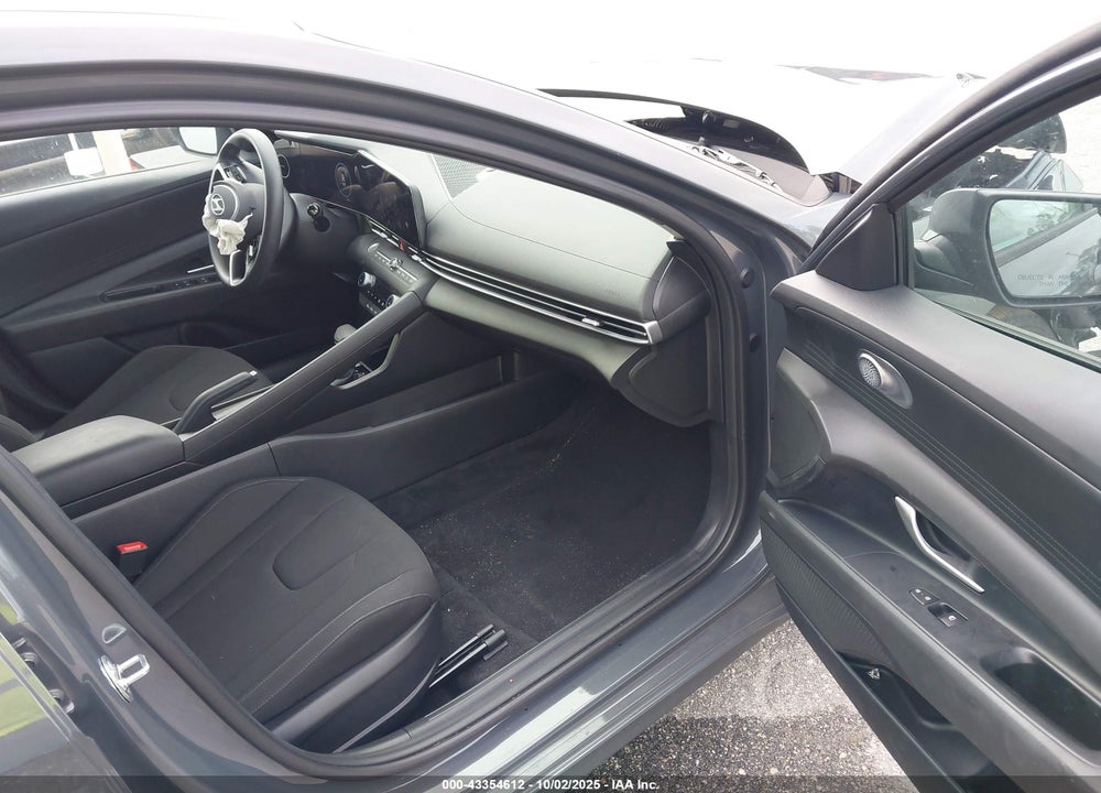 2024 HYUNDAI ELANTRA VIN: KMHLM4DG8RU749226