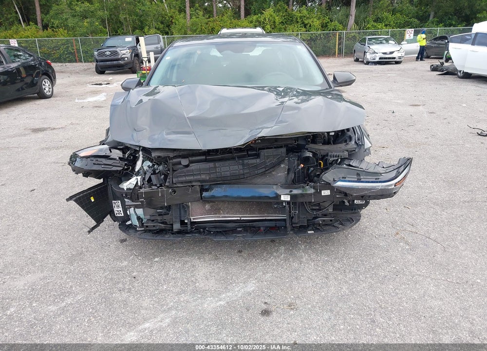 2024 HYUNDAI ELANTRA VIN: KMHLM4DG8RU749226