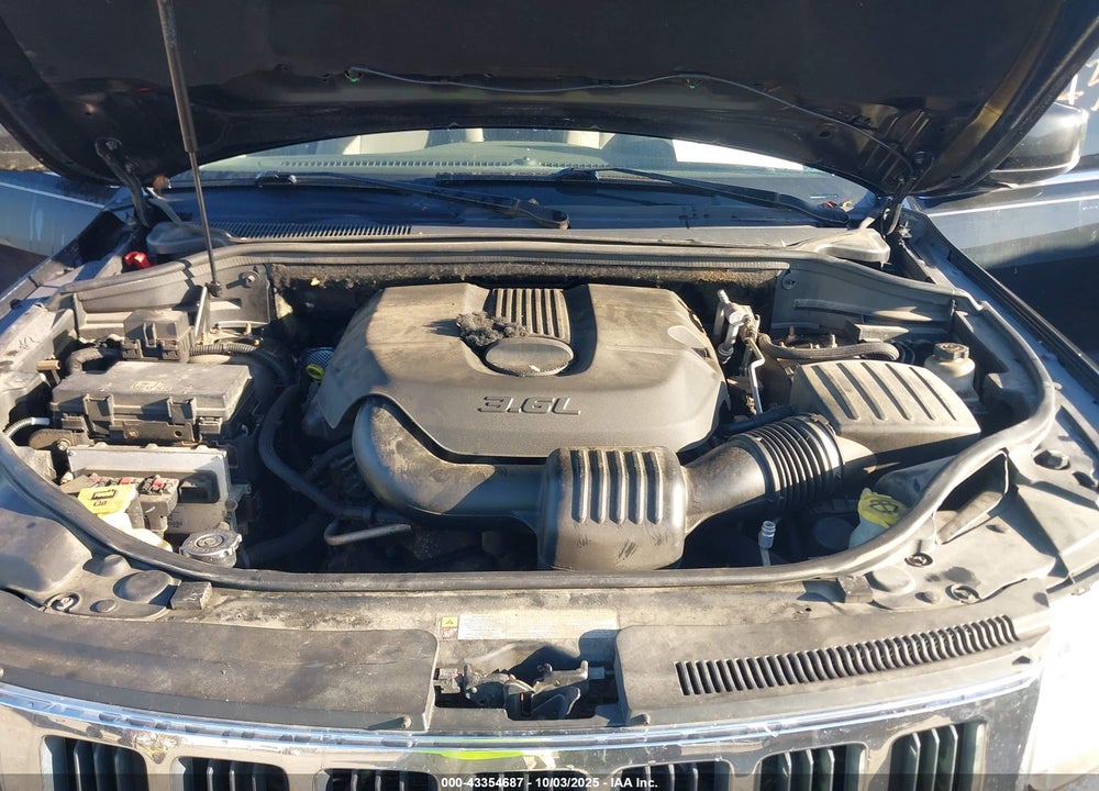 2011 JEEP GRAND CHEROKEE VIN: 1J4RR4GGXBC552608