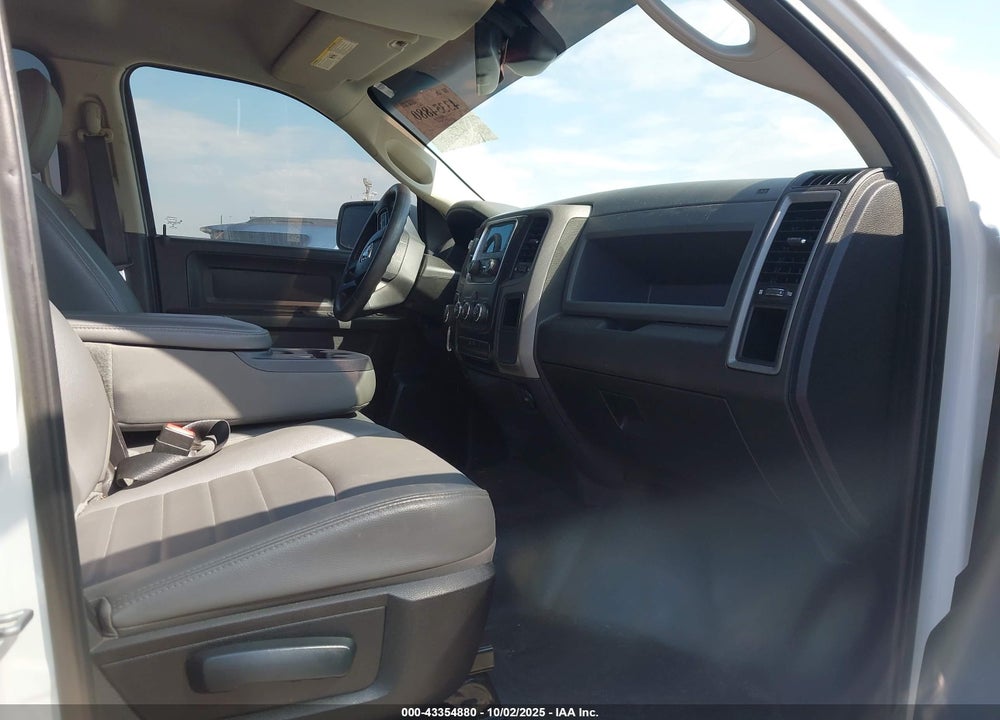 2019 RAM 1500 CLASSIC TRADESMAN 4X2 5'7 BOX VIN: 1C6RR6KG7KS603469