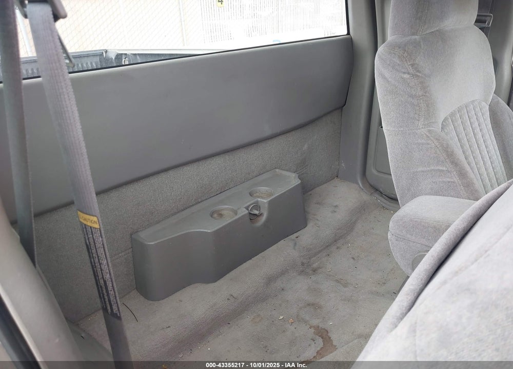1998 CHEVROLET S-10 LS FLEETSIDE VIN: 1GCCS1941W8222057
