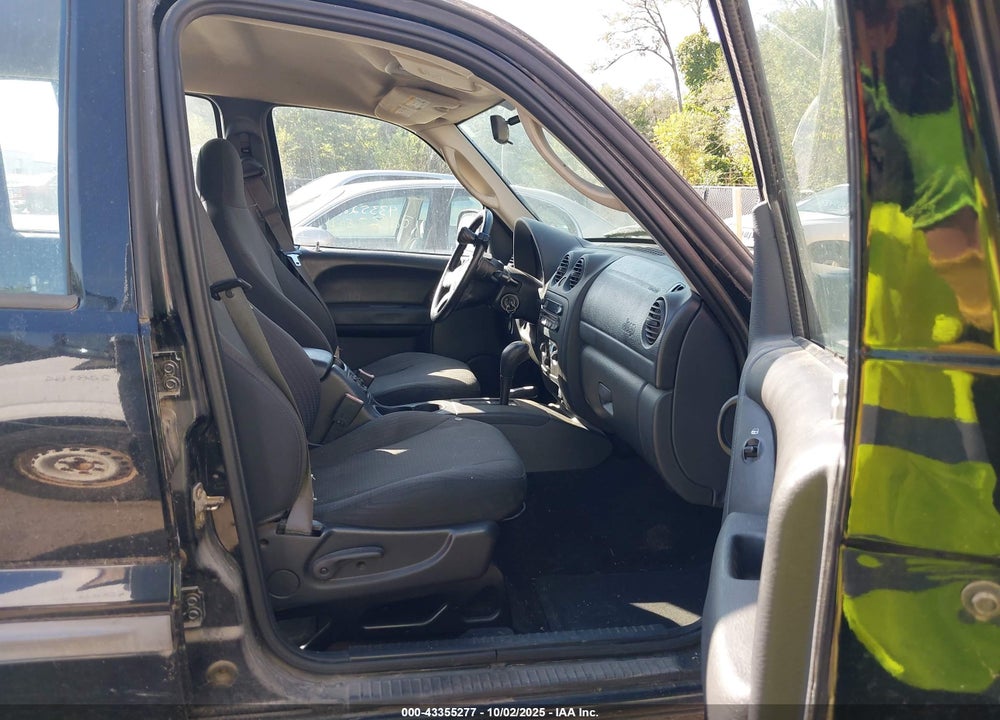 2003 JEEP LIBERTY SPORT VIN: 1J4GL48K53W611737