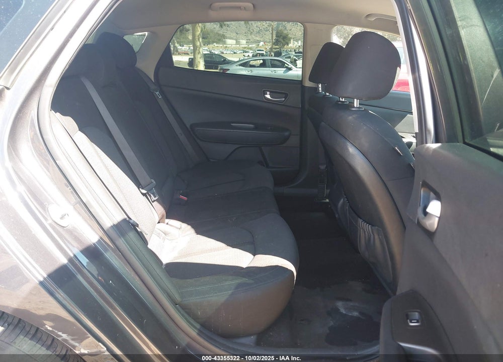 2018 KIA OPTIMA LX VIN: KNAGT4L32J5213827