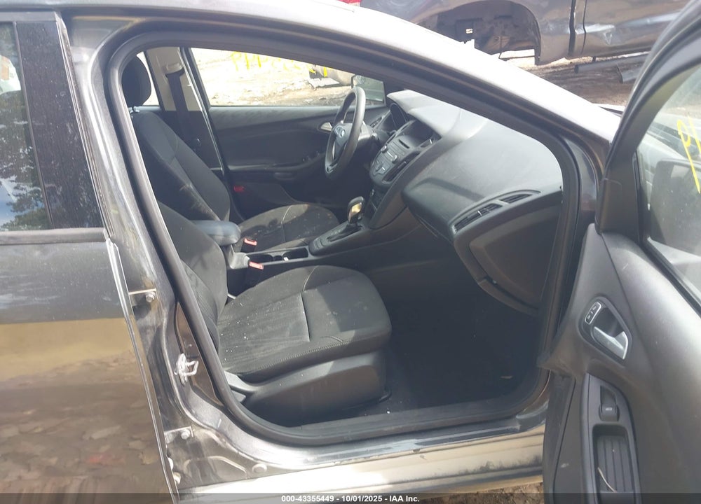 2017 FORD FOCUS VIN: 1FADP3F2XHL252913