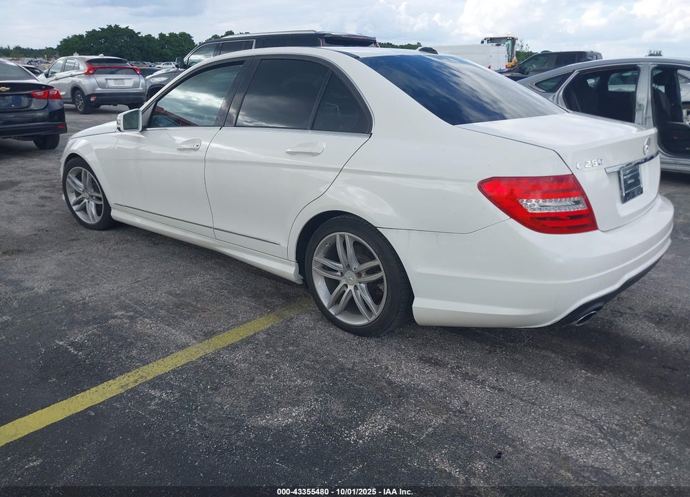 2013 MERCEDES-BENZ C 250 SPORT VIN: WDDGF4HB3DA775716