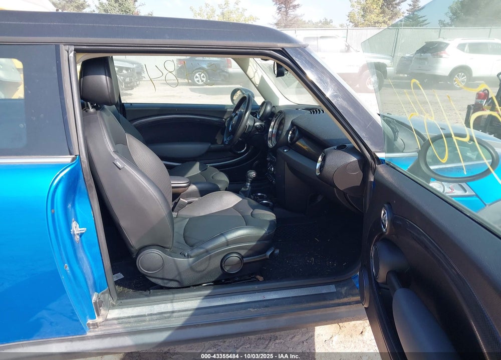 2011 MINI COOPER VIN: WMWZG3C50BTY36174