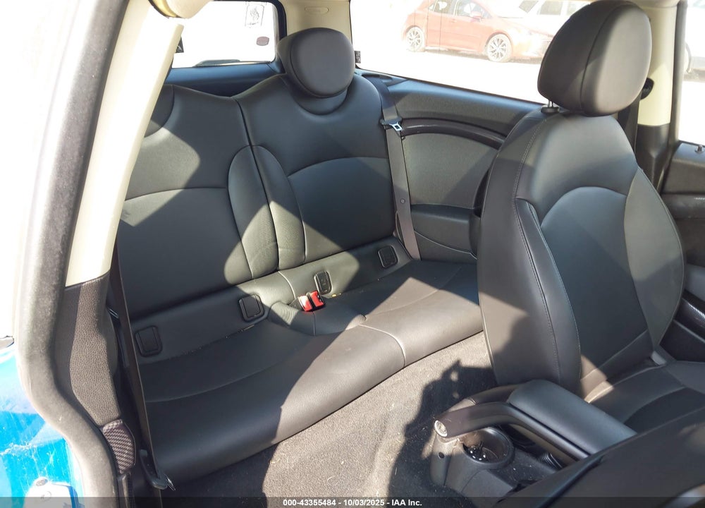 2011 MINI COOPER VIN: WMWZG3C50BTY36174