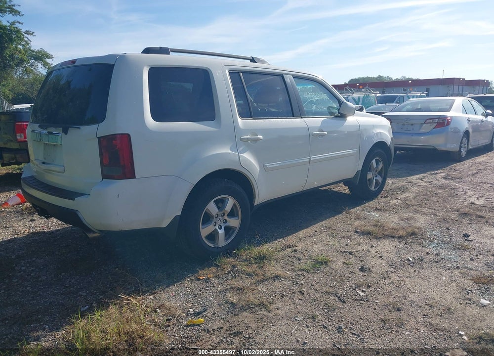 2011 HONDA PILOT VIN: 5FNYF3H51BB010012